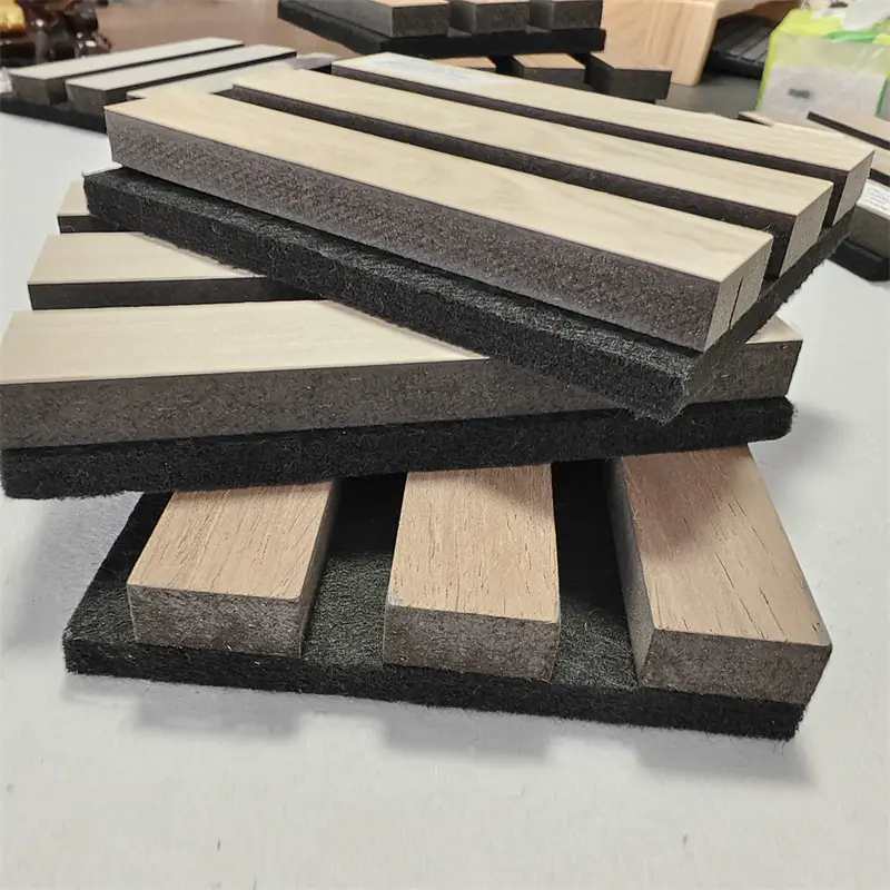 Hvad gør akustiske paneler af høj kvalitet afgørende for støjkontrol?